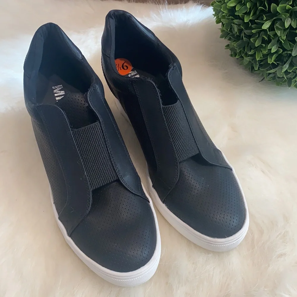 MIA LYNDSIE  Sneaker Wedge Shoes.
